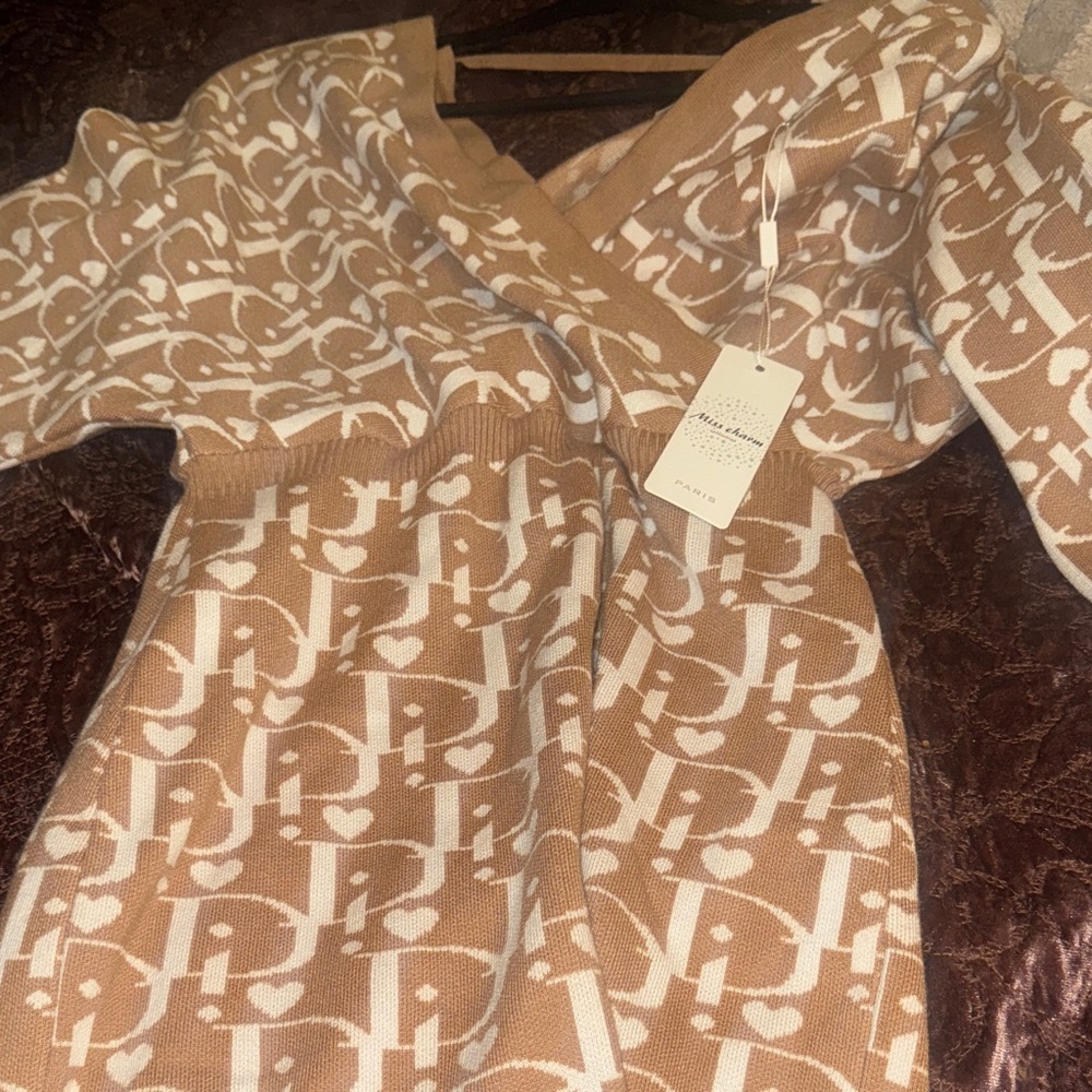 Brown and White Patterned Dress - Picture 13 of 16